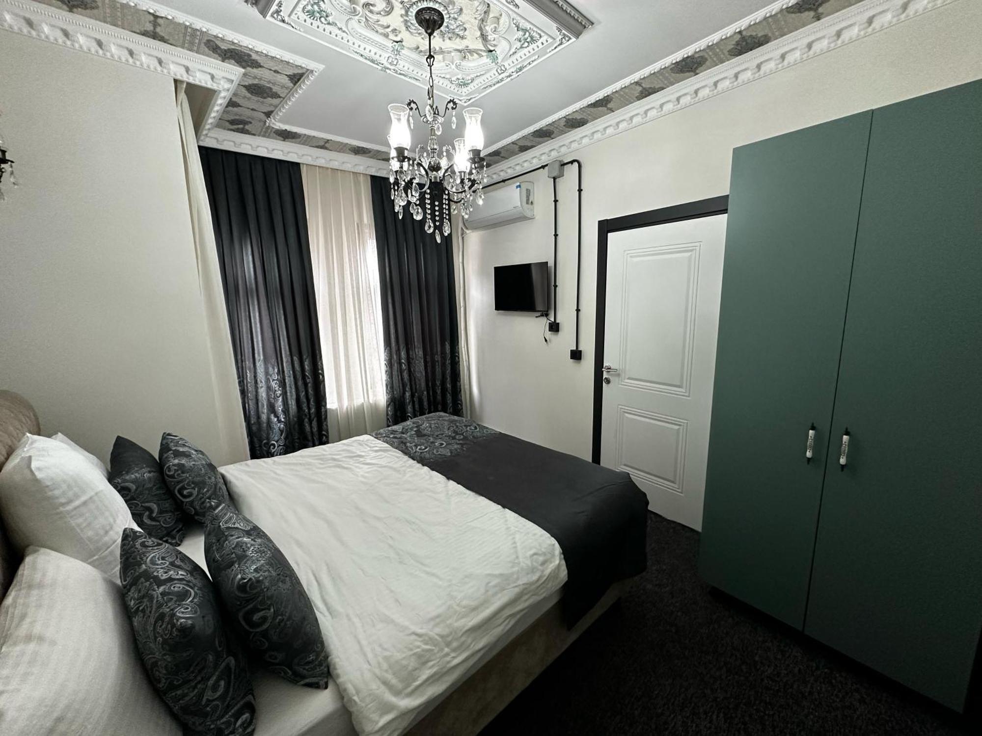 Seven Roses Apart Hotel Istanbul Bagian luar foto