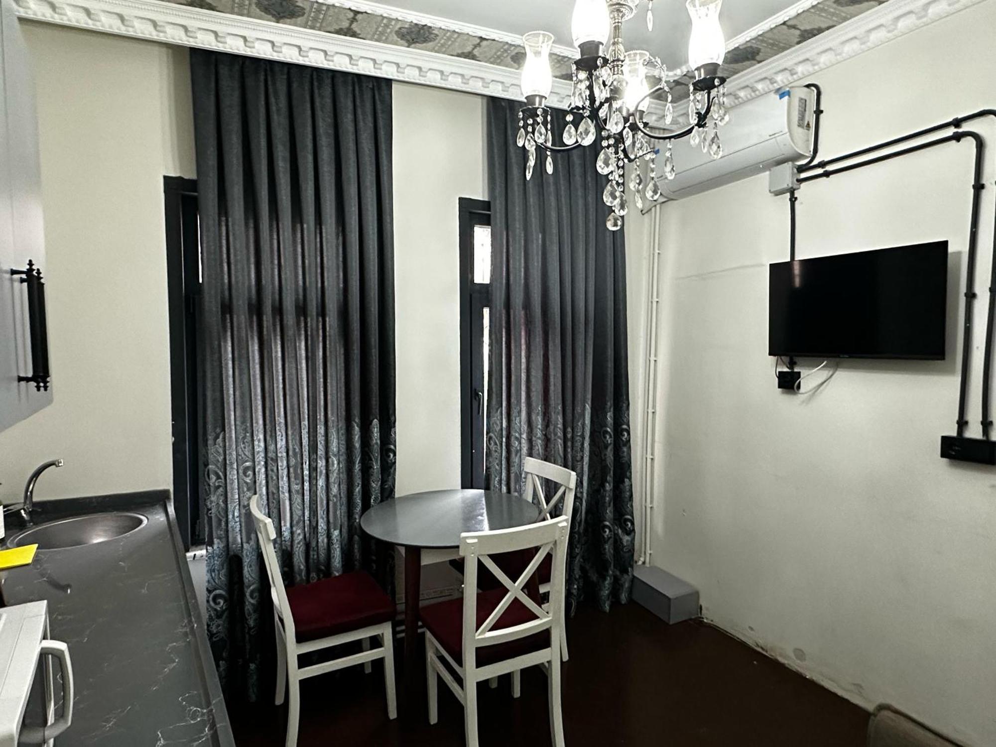 Seven Roses Apart Hotel Istanbul Bagian luar foto