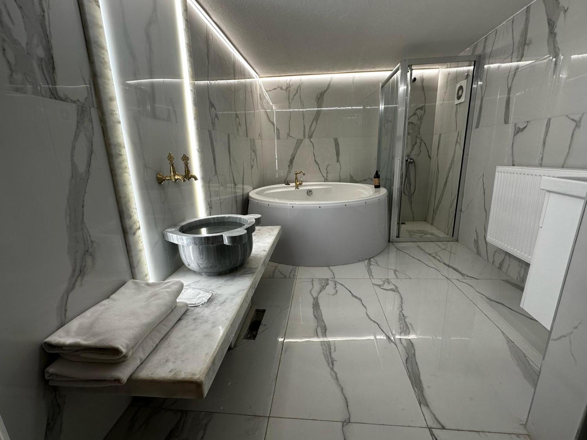 Seven Roses Apart Hotel Istanbul Bagian luar foto